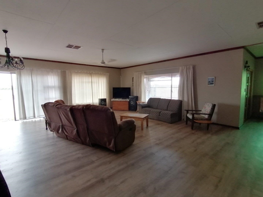 4 Bedroom Property for Sale in Olyfvenhoudtsdrift Northern Cape